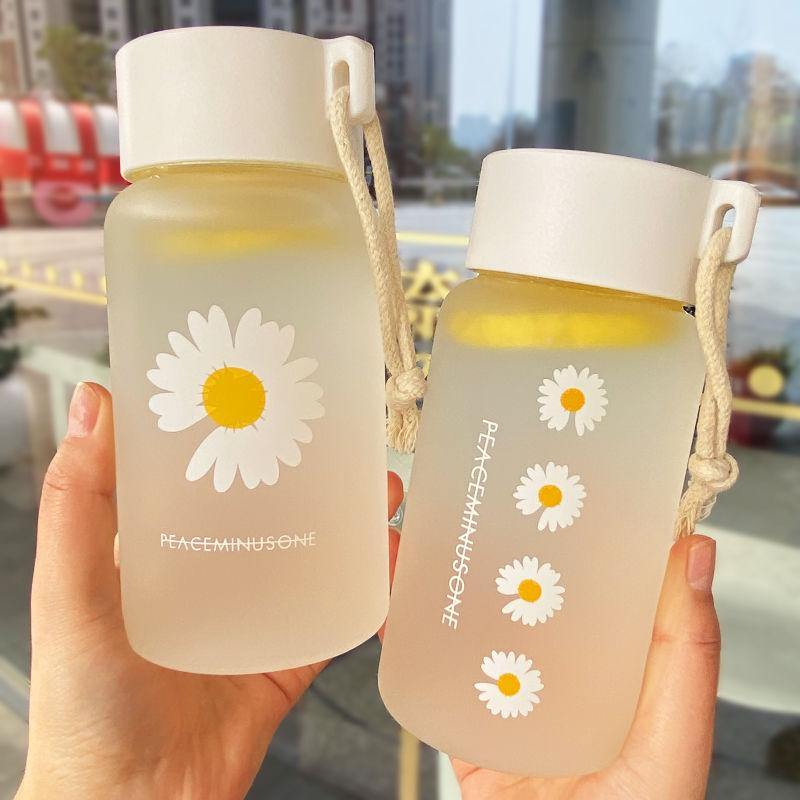 Small Daisy Water Bottle - Momo Babe