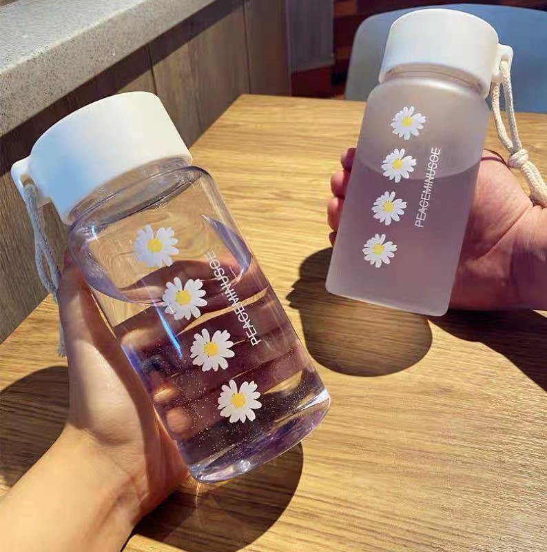 Small Daisy Water Bottle - Momo Babe