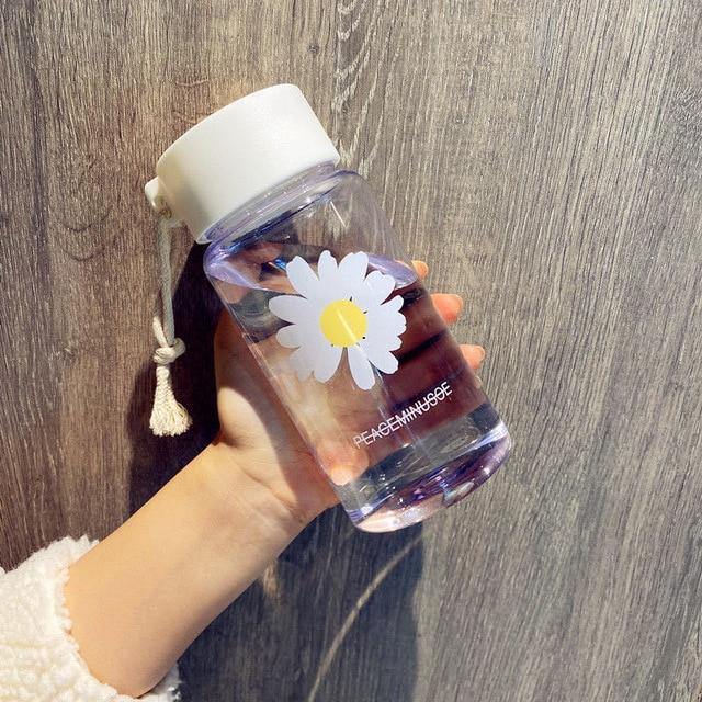 Small Daisy Water Bottle - Momo Babe