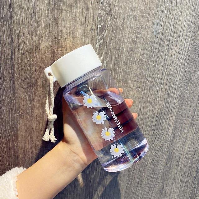 Small Daisy Water Bottle - Momo Babe