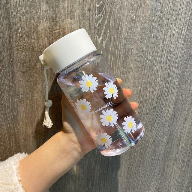 Small Daisy Water Bottle - Momo Babe