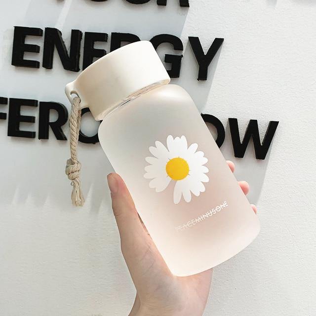 Small Daisy Water Bottle - Momo Babe