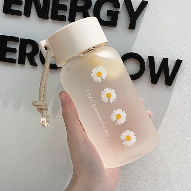 Small Daisy Water Bottle - Momo Babe