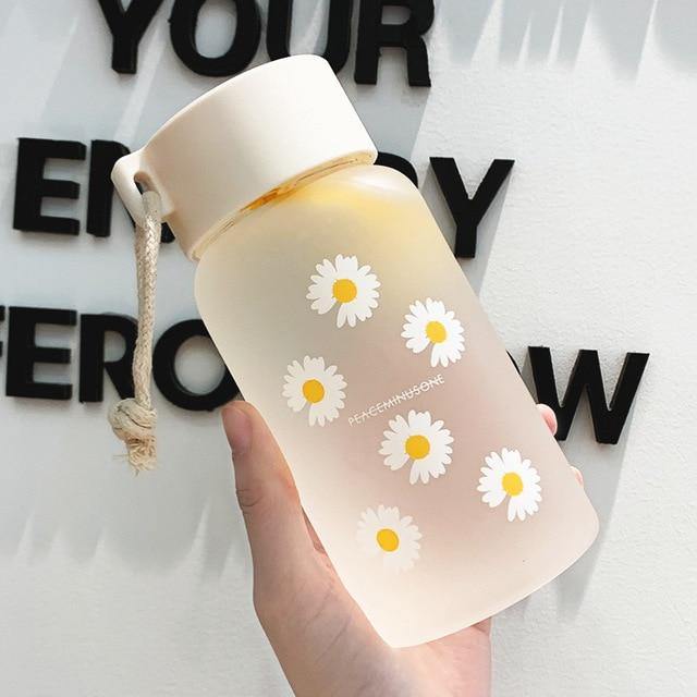 Small Daisy Water Bottle - Momo Babe