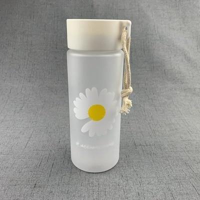 Small Daisy Water Bottle - Momo Babe