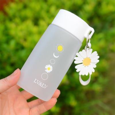 Small Daisy Water Bottle - Momo Babe