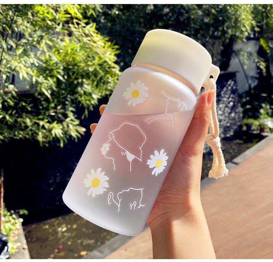 Small Daisy Water Bottle - Momo Babe